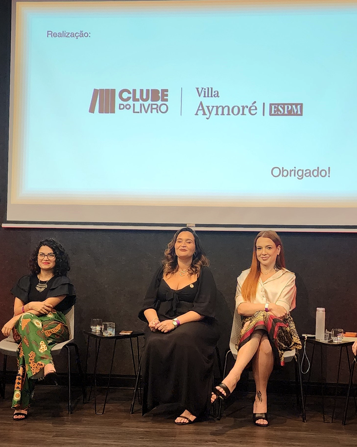 Bruna Trevelin à direita no painel do Clube do Livro da ESPM, ao lado de outras participantes